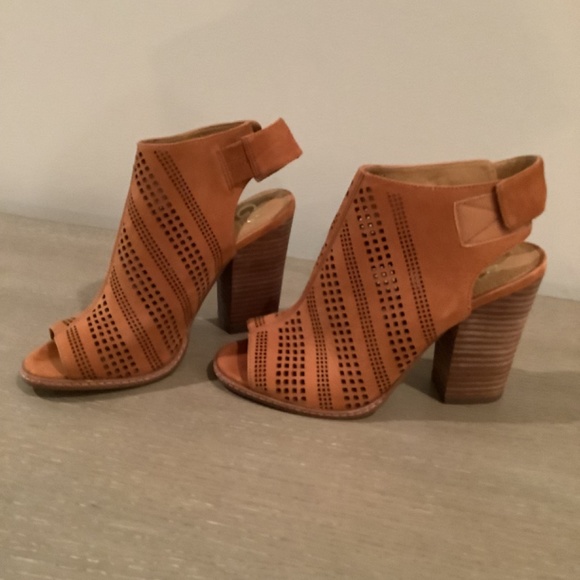 Gianni Bini open toe bootie - Picture 12 of 13